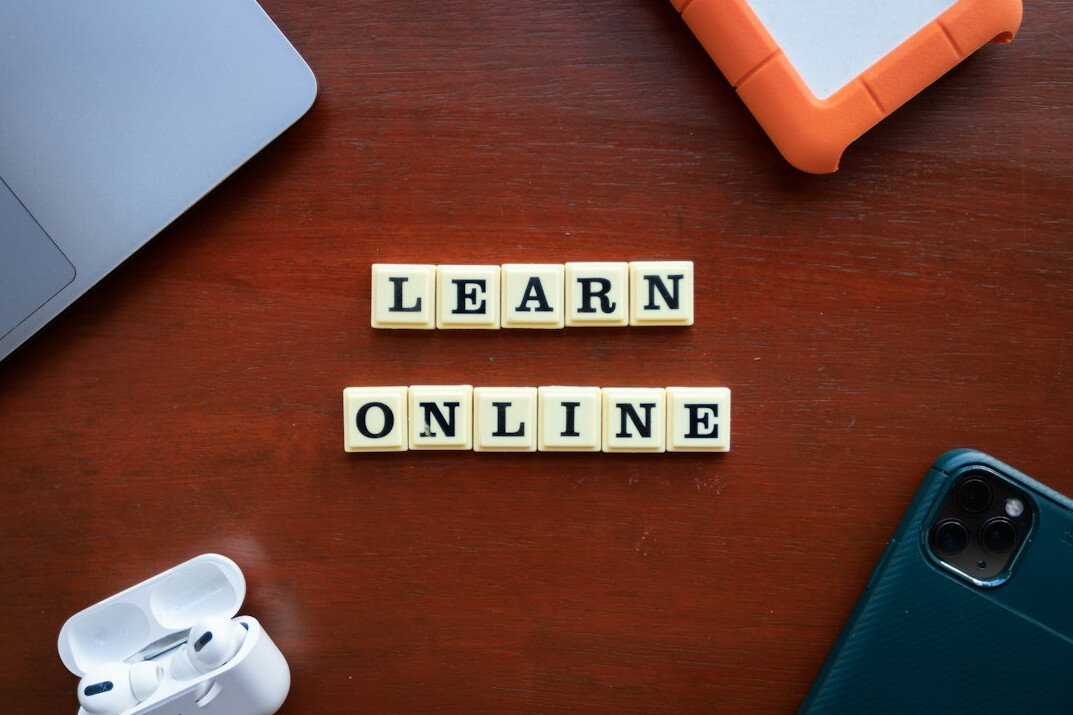 online learning laptop with finance apps